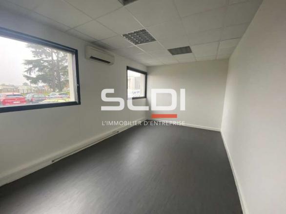 Bureaux A LOUER - RILLIEUX LA PAPE - 337 m²