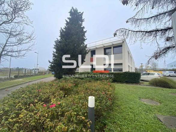 Bureaux A LOUER - RILLIEUX LA PAPE - 576 m²