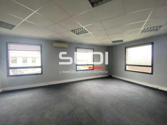 Bureaux A LOUER - RILLIEUX LA PAPE - 576 m²