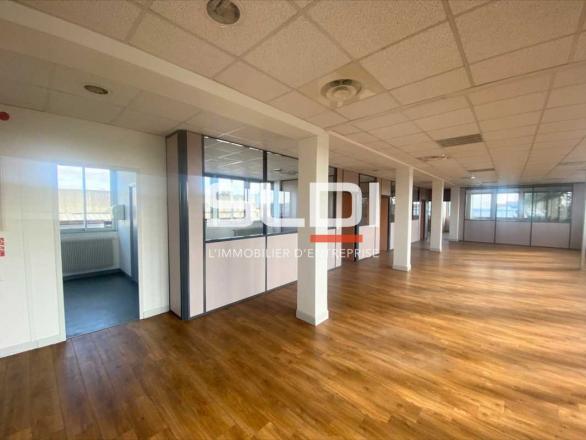 Bureaux A LOUER - SAINT PRIEST - 241 m²