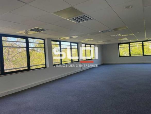 Bureaux A LOUER - SAINT PRIEST - 1 310 m²
