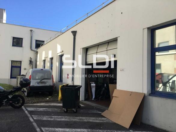 Bureaux A LOUER - VILLEURBANNE - 1 385 m² Bureaux A LOUER - VILLEURBANNE - 1 385 m²