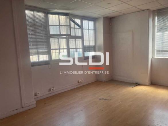 Bureaux A LOUER - VILLEURBANNE - 385 m²