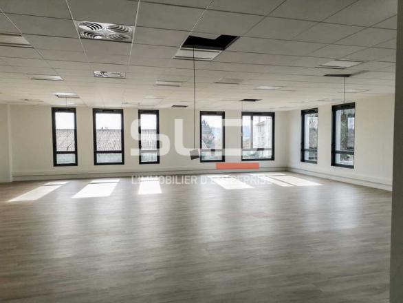 Bureaux A VENDRE OU A LOUER - VAULX MILIEU - 853 m²