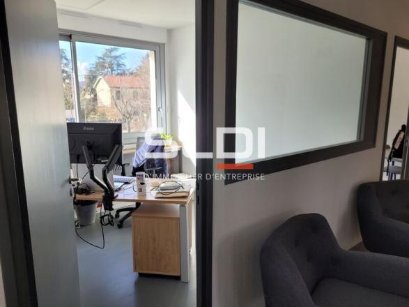 Bureaux A LOUER - TASSIN LA DEMI LUNE - 150 m²