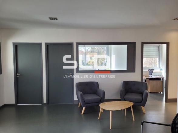 Bureaux A LOUER - TASSIN LA DEMI LUNE - 150 m²