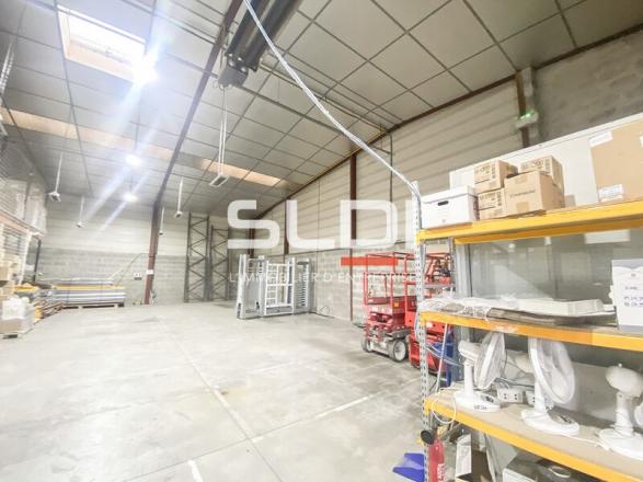 Activités A LOUER - CHASSIEU - 1 600 m² Activités A LOUER - CHASSIEU - 1 600 m²