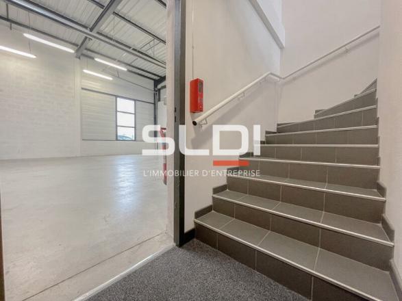 Activités A LOUER - RILLIEUX LA PAPE - 300 m²