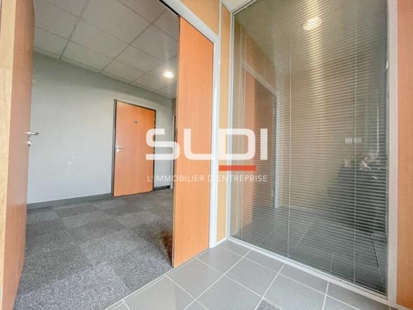 Activités A LOUER - RILLIEUX LA PAPE - 300 m²