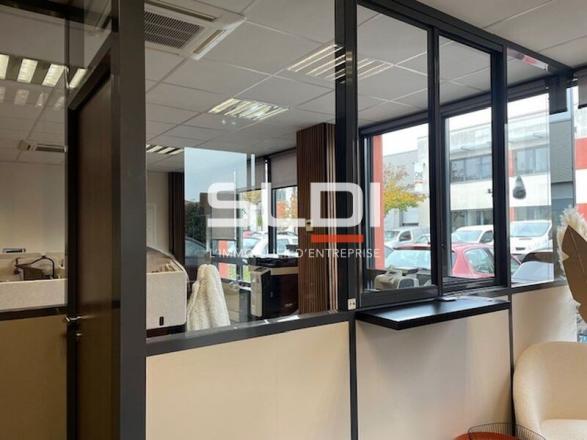 Activités A VENDRE OU A LOUER - DECINES CHARPIEU - 534 m²