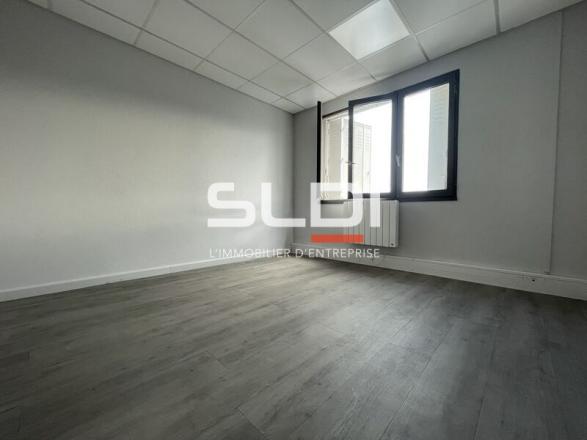 Bureaux A LOUER - SAINT SYMPHORIEN D'OZON - 151 m²