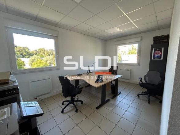 Activités A VENDRE - DARDILLY - 522 m² Activités A VENDRE - DARDILLY - 522 m²