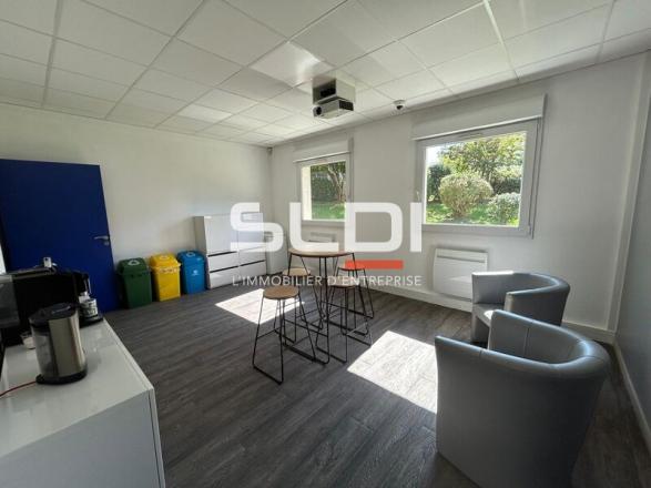 Activités A VENDRE - DARDILLY - 522 m² Activités A VENDRE - DARDILLY - 522 m²