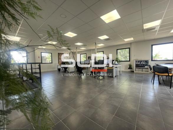 Activités A LOUER - SAINT PRIEST - 574 m²