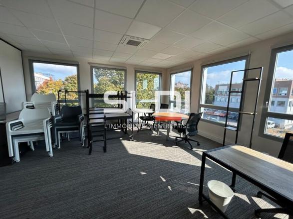 Bureaux A LOUER - DARDILLY - 343 m² Bureaux A LOUER - DARDILLY - 343 m²