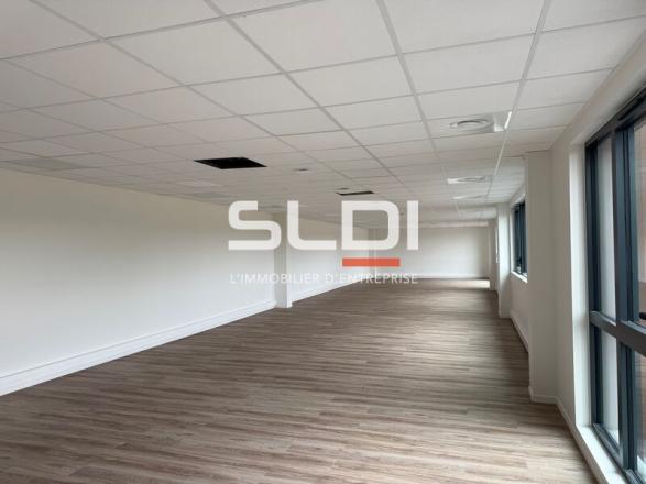 Activités A LOUER - SAINT LAURENT DE MURE - 5 608 m²