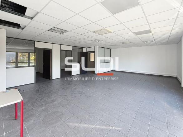 Bureaux A LOUER - SAINT PRIEST - 392 m²