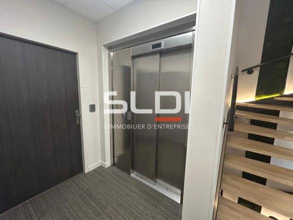 Bureaux A LOUER - DARDILLY - 345 m²