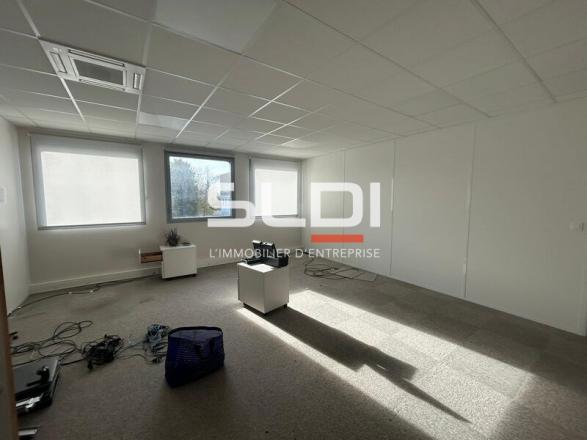 Bureaux A LOUER - DARDILLY - 345 m²