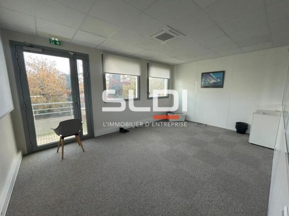 Bureaux A LOUER - DARDILLY - 345 m²