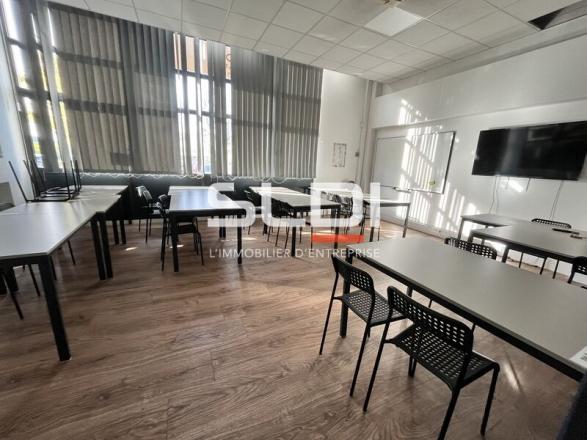 Bureaux A VENDRE OU A LOUER - BRON - 364 m²