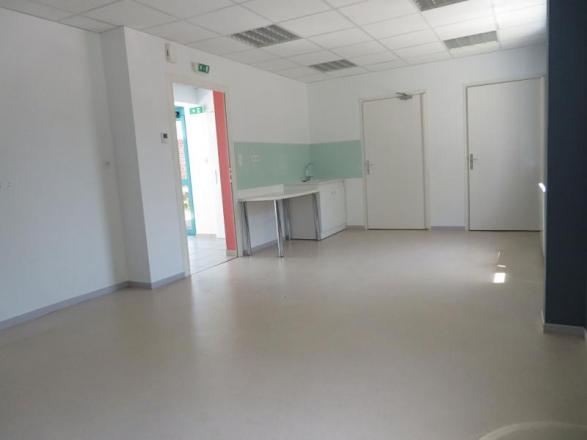 Local Professionnel 110㎡ ACQ
