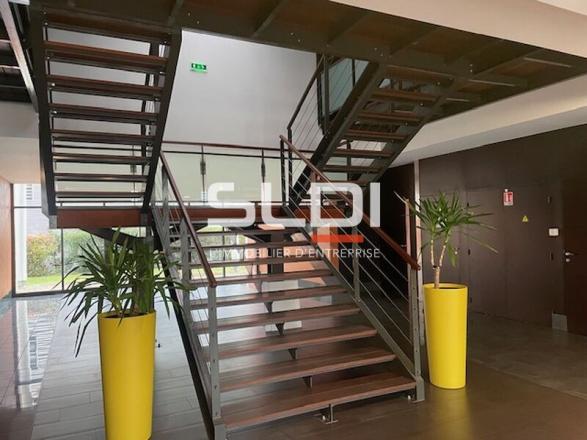 Bureaux A LOUER - SAINT PRIEST - 1 216 m²