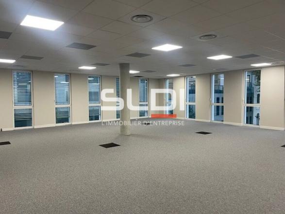 Bureaux A VENDRE OU A LOUER - VILLEURBANNE - 825 m² Bureaux A VENDRE OU A LOUER - VILLEURBANNE - 825 m²