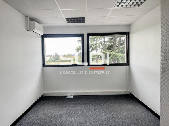 Bureaux A LOUER - RILLIEUX LA PAPE - 576 m²