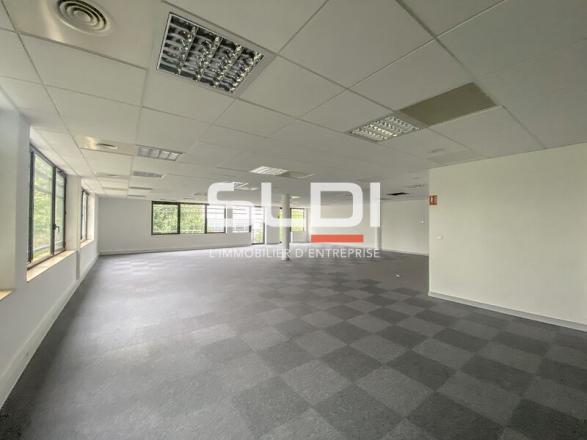 Bureaux A LOUER - SAINT PRIEST - 1 310 m² Bureaux A LOUER - SAINT PRIEST - 1 310 m²