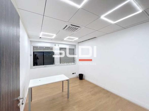 Activités A VENDRE - VAULX EN VELIN - 1 800 m²