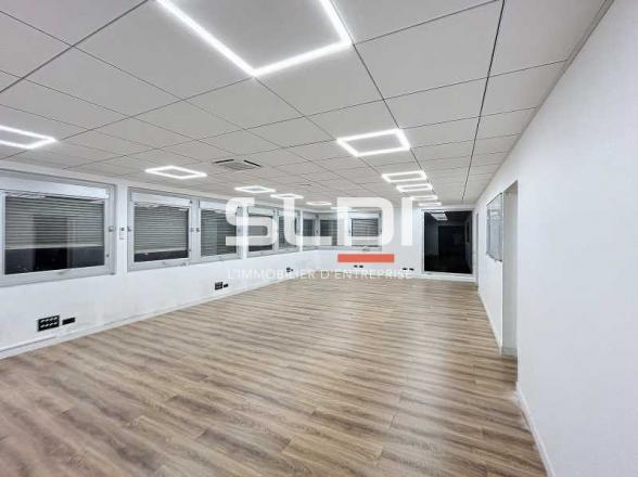 Activités A VENDRE - VAULX EN VELIN - 1 800 m²