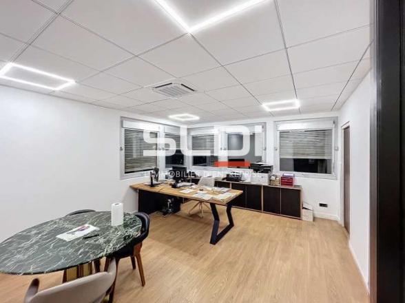 Activités A VENDRE - VAULX EN VELIN - 1 800 m²