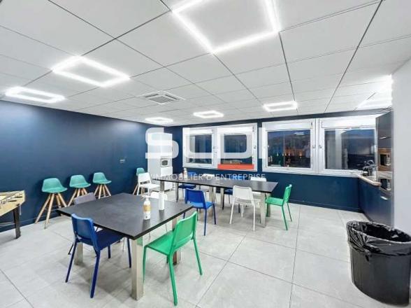 Activités A VENDRE - VAULX EN VELIN - 1 800 m²