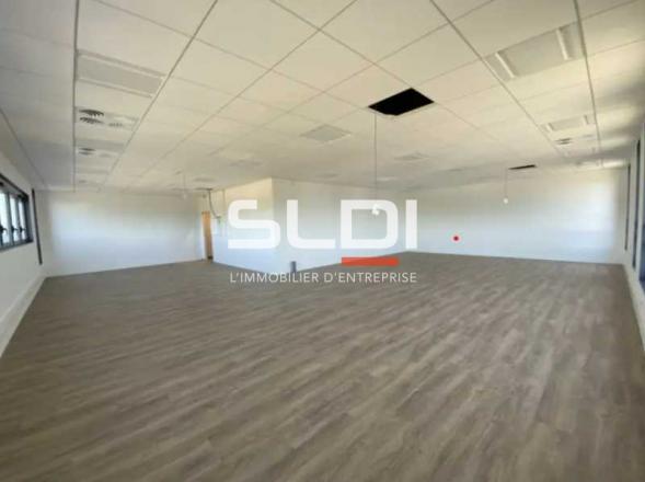 Bureaux A VENDRE OU A LOUER - VAULX MILIEU - 67 m²