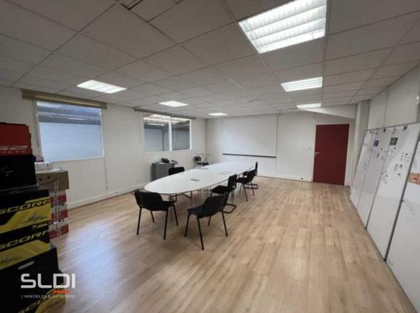 Activités A LOUER - VENISSIEUX - 715 m²