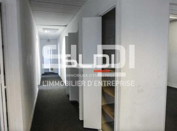 Activités A LOUER - DECINES CHARPIEU - 2 300 m²