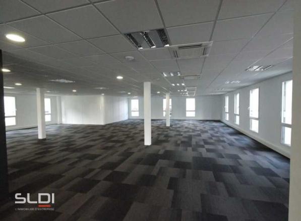 Bureaux A LOUER - SAINT PRIEST - 1 913 m²