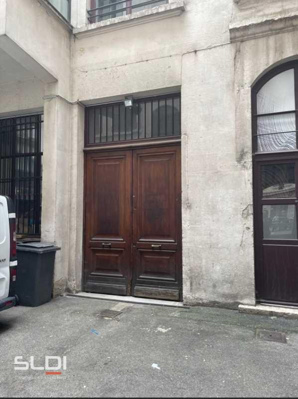 Commerces A VENDRE - LYON - 163 m²