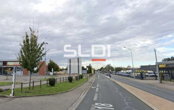 Commerces A LOUER - SAINT PRIEST - 1 014 m²