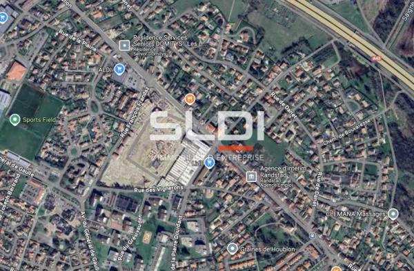 Commerces A LOUER - LA VERPILLIERE - 151 m²