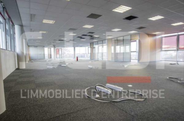 A VENDRE OU A LOUER - 924.0 m² A VENDRE OU A LOUER - 924.0 m²