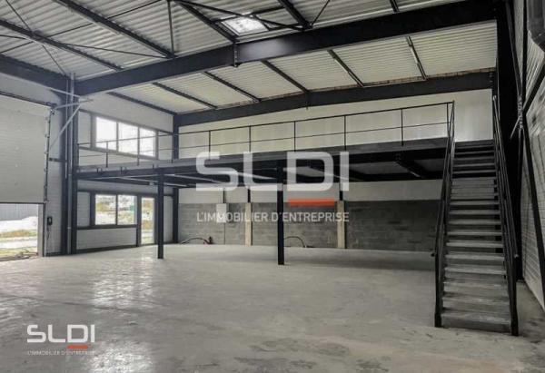 Activités A VENDRE OU A LOUER - FRANS - 538 m²