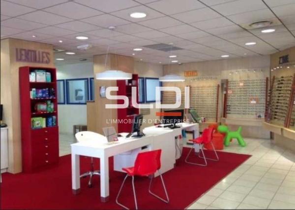 Commerces A VENDRE OU A LOUER - LYON - 227 m² Commerces A VENDRE OU A LOUER - LYON - 227 m²