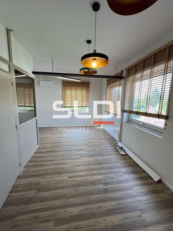 Bureaux A LOUER - LIMAS - 170 m²