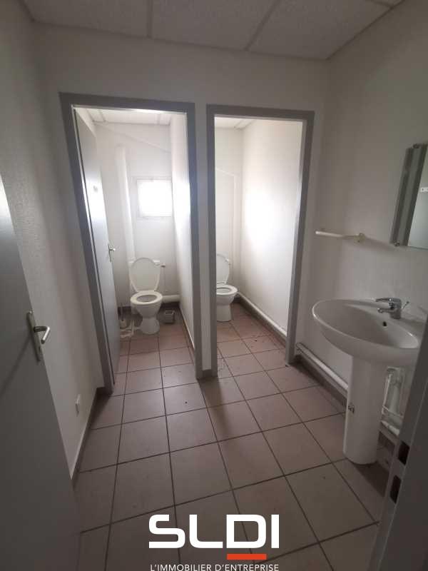 Bureaux A LOUER - SAINT PIERRE DE CHANDIEU - 140 m²