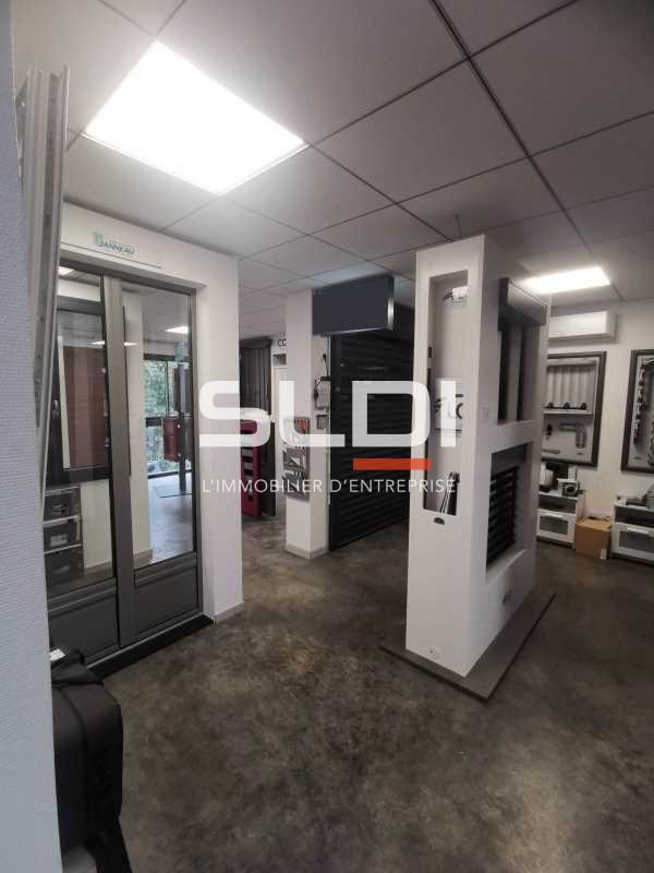 Commerces A VENDRE - SAINT LAURENT DE MURE - 150 m²