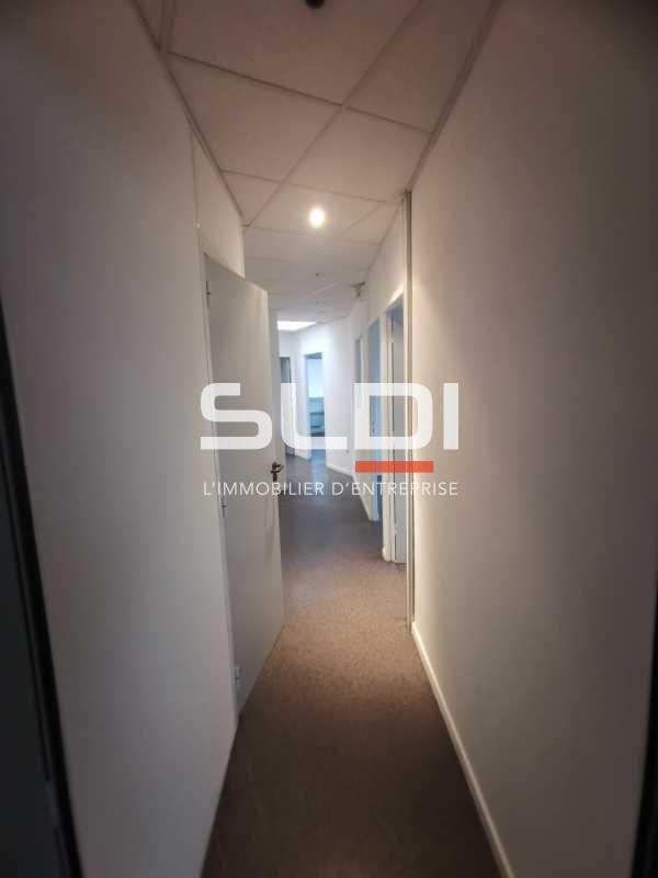Bureaux A LOUER - TOUSSIEU - 187 m²