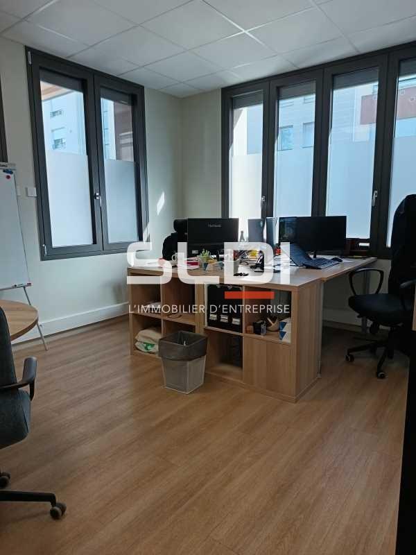 Bureaux A LOUER - VILLEURBANNE - 105 m²