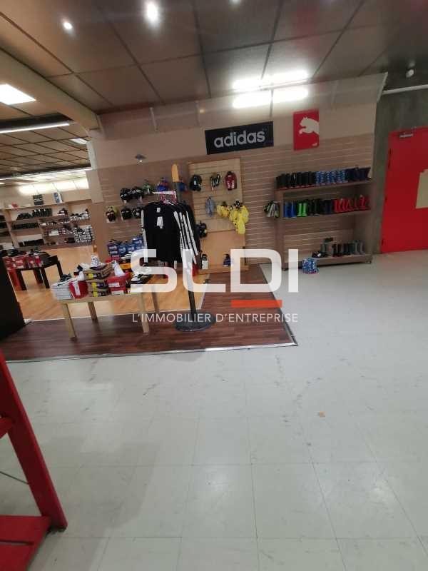 Commerces A VENDRE - BOURGOIN JALLIEU - 1 423,5 m² Commerces A VENDRE - BOURGOIN JALLIEU - 1 423,5 m²